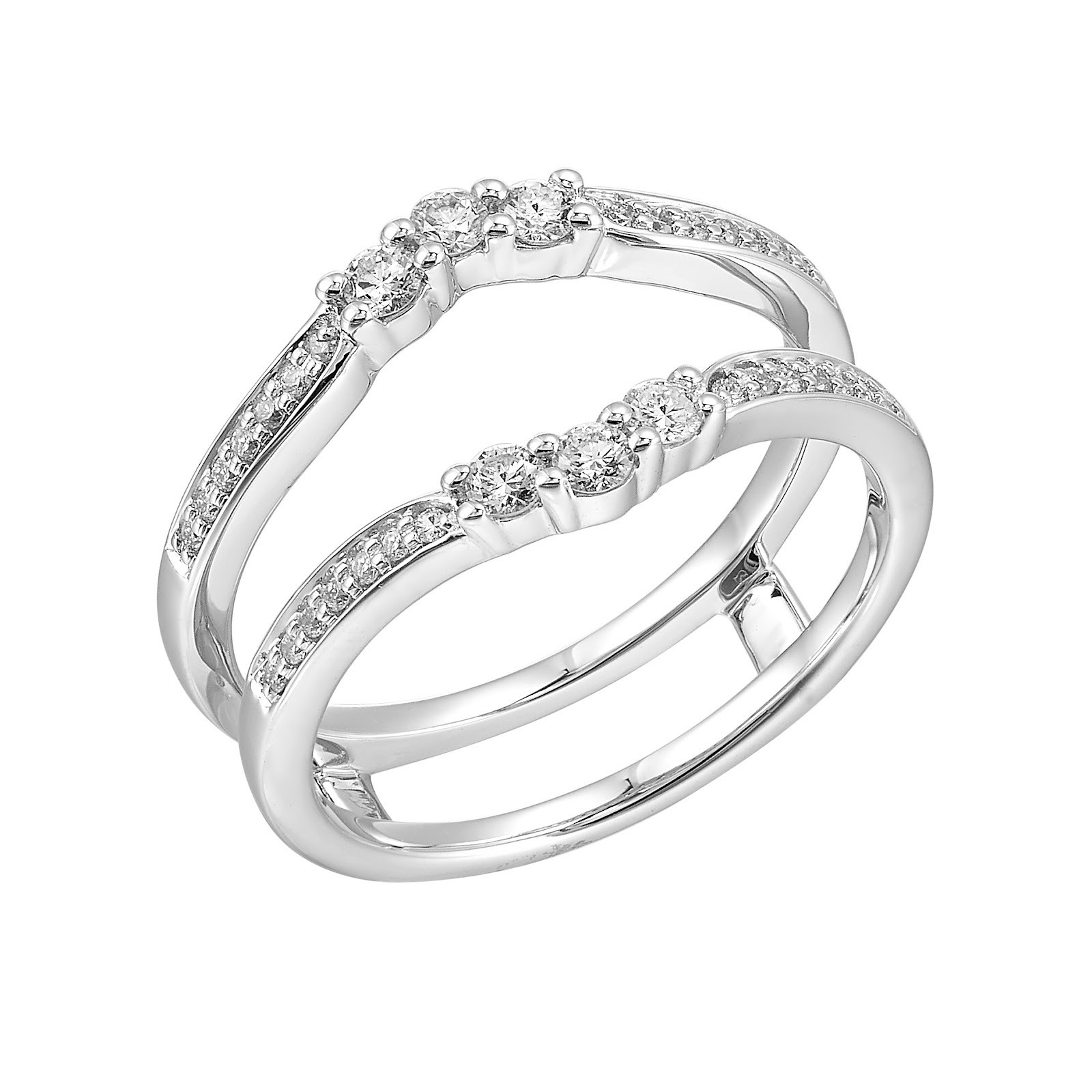 How Do Ring Metals Affect Diamond Sparkle and Appearance?