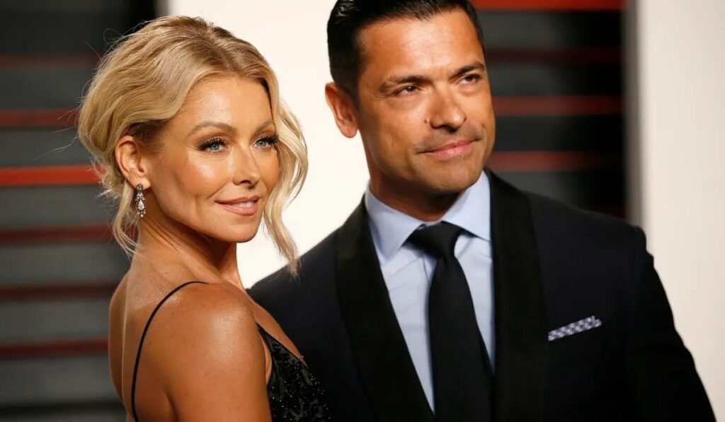 how old is mark consuelos